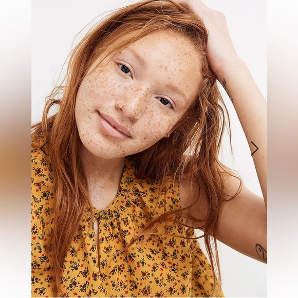 Madewell Shirred Shell Tank in Calico Floral - Picture 2 of 14